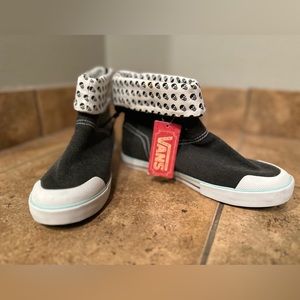 NWT VANS - W Boylston gray skull sneakers women's size 5.5